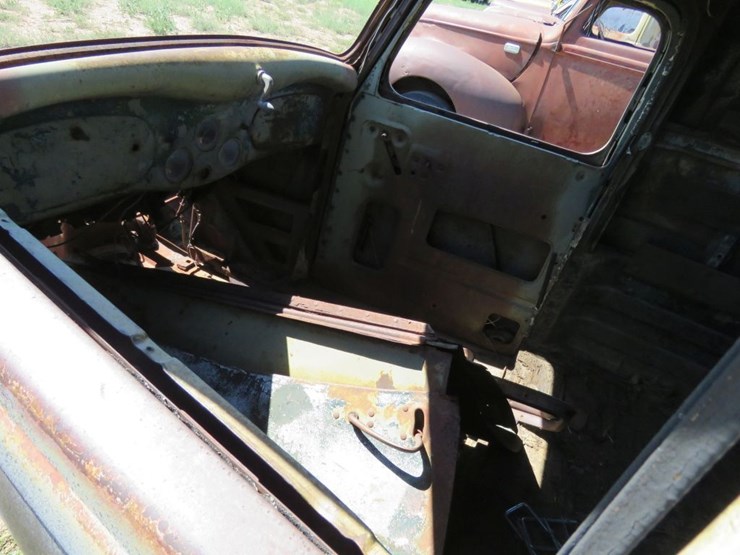 1933-4-dodge-humpback-panel-truck-image-5
