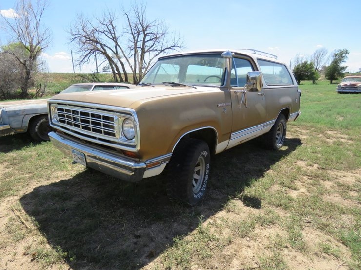 1974-dodge-ram-charger-image-3