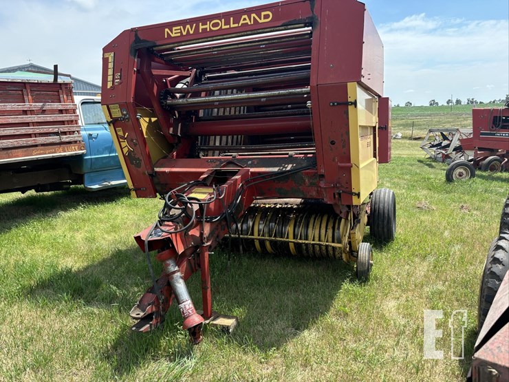 new-holland-855-image-3