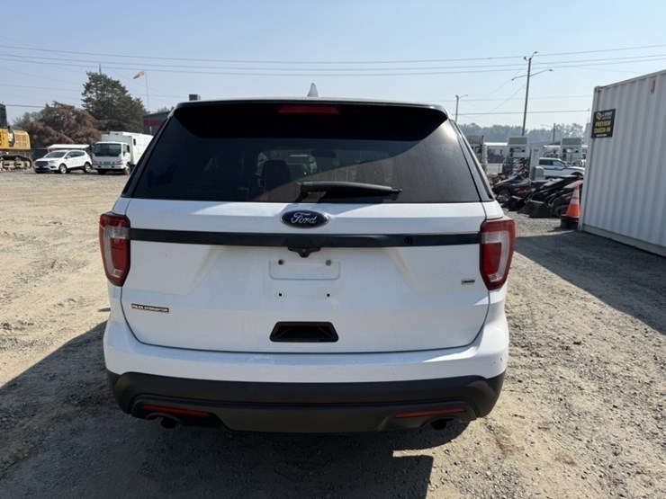 2016-ford-explorer-image-5