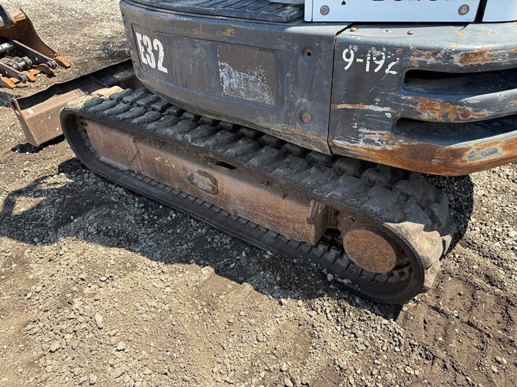 2015-bobcat-e32-image-15