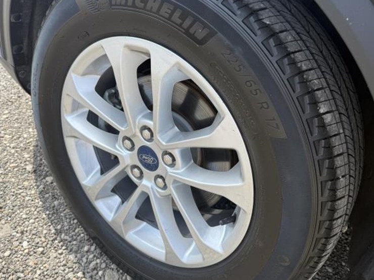 2022-ford-escape-image-17