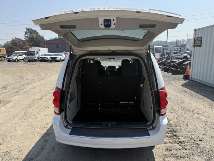 2015-dodge-grand-caravan-image-13