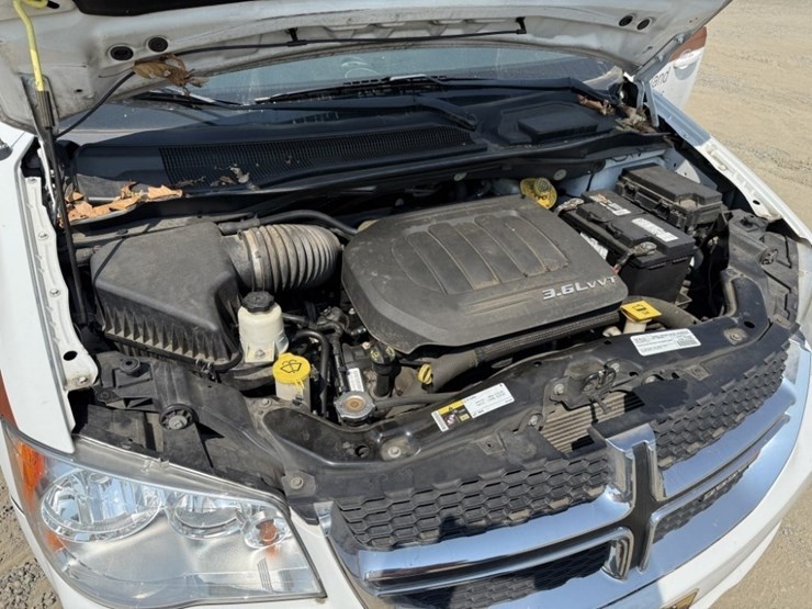 2015-dodge-grand-caravan-image-16