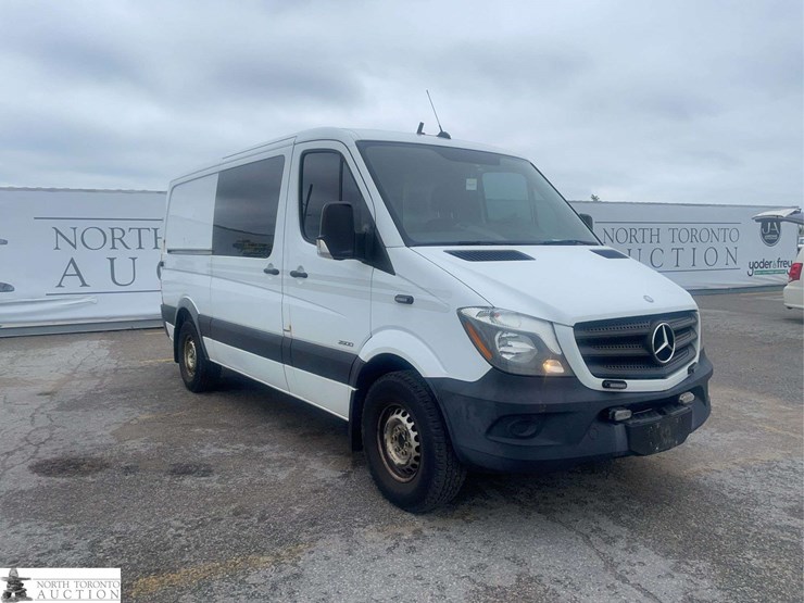 2015-mercedes-benz-sprinter-2500-image-3