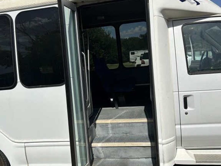 2008-ford-e350-image-11