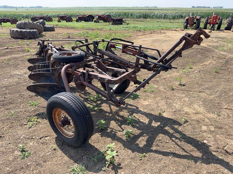 mccormick-deering-four-bottom-pull-tyle-mold-board-plow-image-1