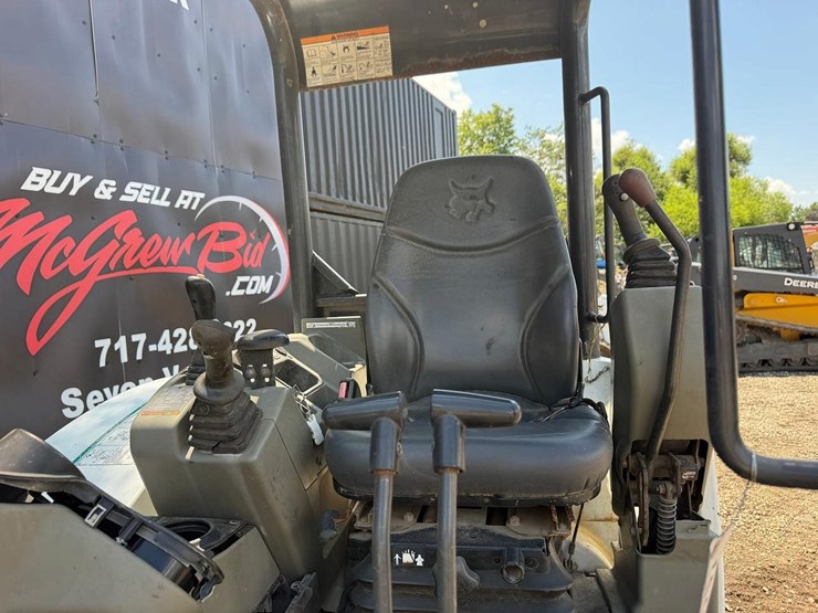 2015-bobcat-e32-image-18
