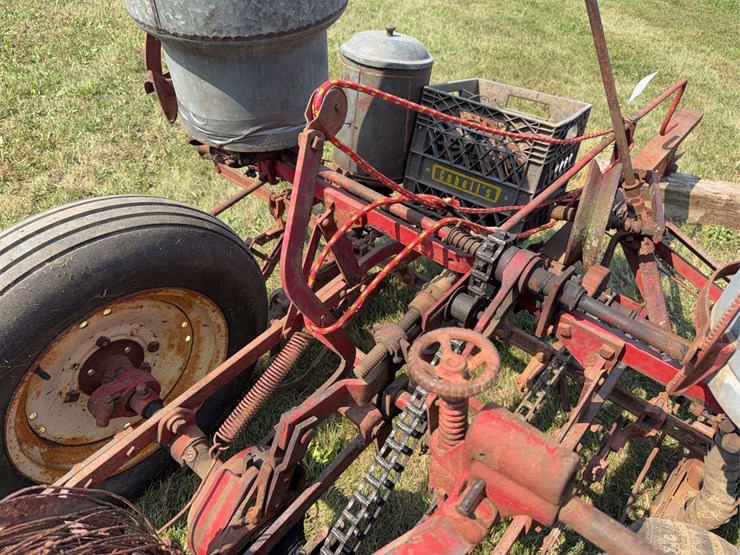 mccormick-deering-two-row-planter-image-23