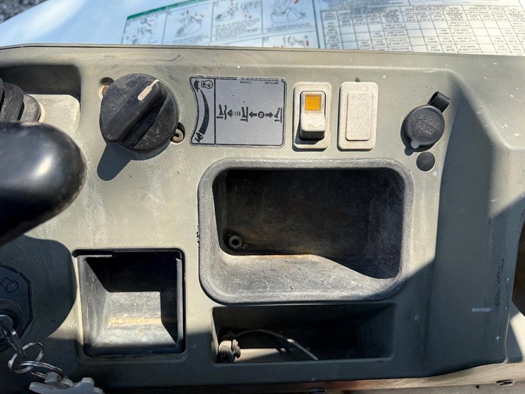 2015-bobcat-e32-image-23