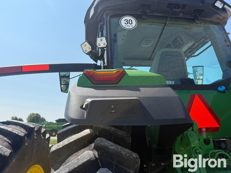 2025-john-deere-8r-370-image-18