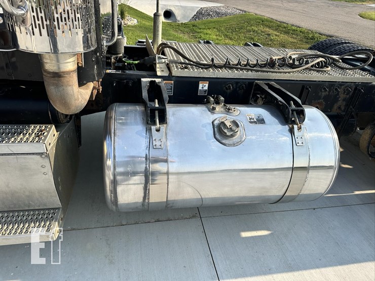 2012-peterbilt-386-image-32