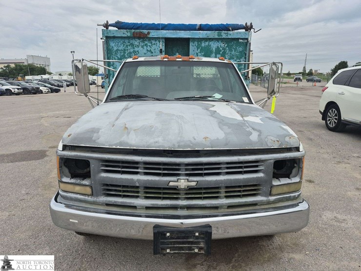 1995-chevrolet-3500-image-2