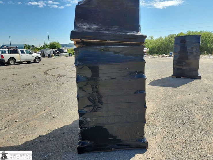skid-of-paper-towel-&-spray-bottles-image-5
