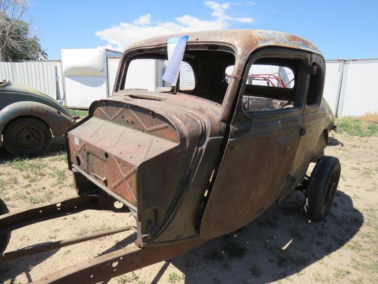 1933-ford-5-window-coupe-image-4