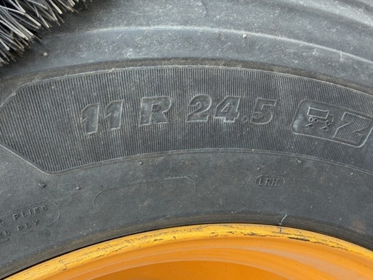 1966-grove-tm225t-image-14