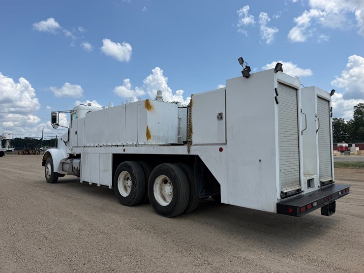 2008-peterbilt-365-image-3