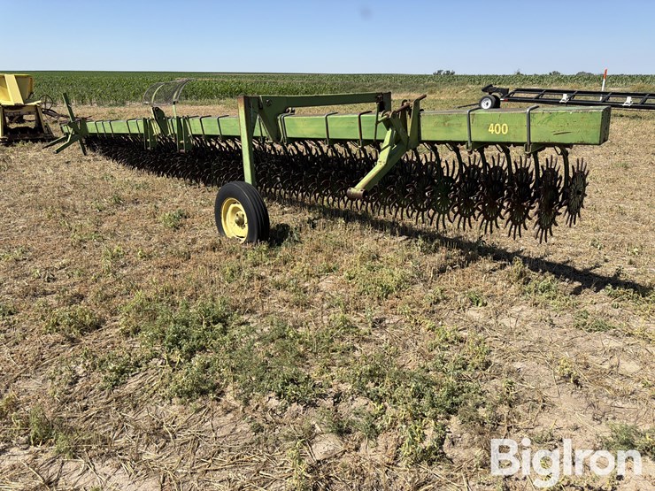 john-deere-400-image-1