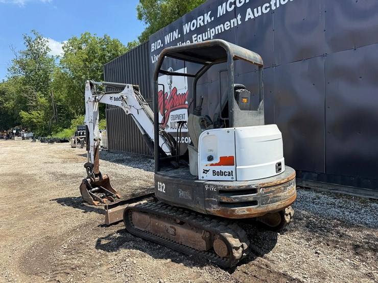 2015-bobcat-e32-image-2