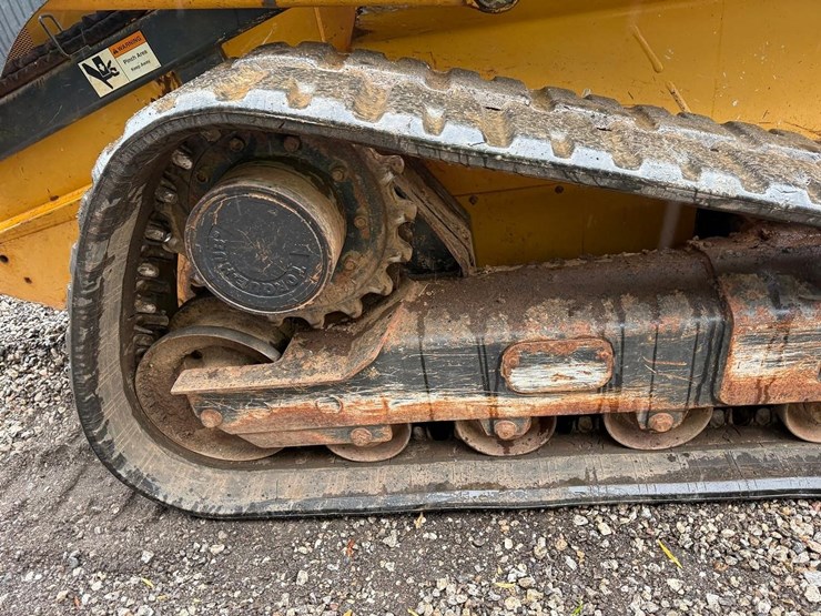 2012-deere-323d-image-13