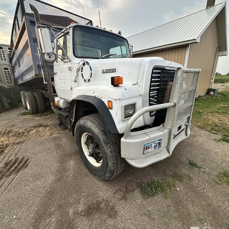 1988 FORD L9000