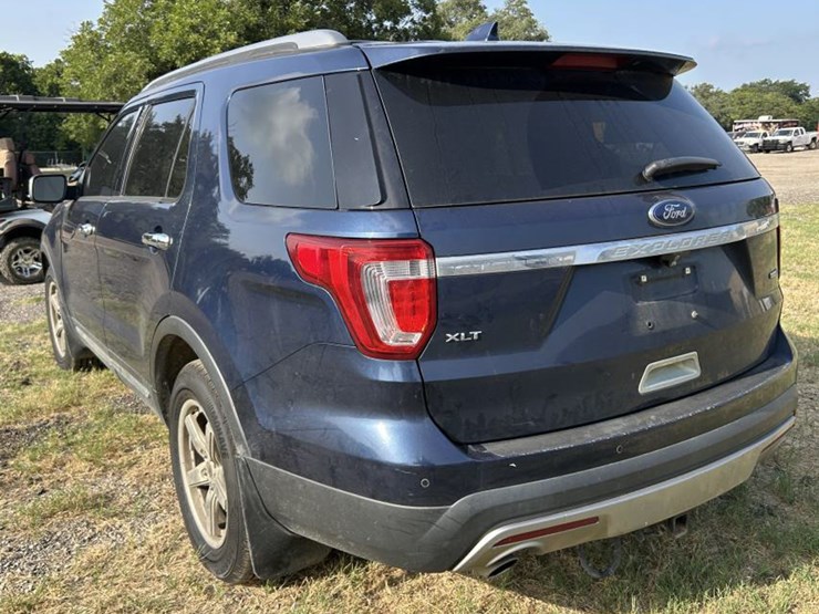 2016-ford-explorer-xlt-image-6
