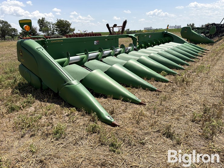 2019-john-deere-712c-image-3