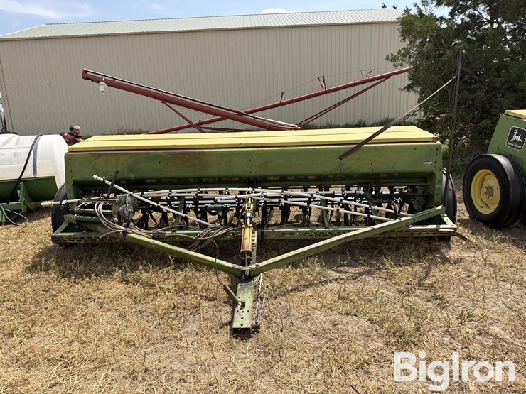 john-deere-8300-image-2
