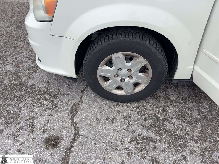 2013-dodge-grand-caravan-sxt-image-21
