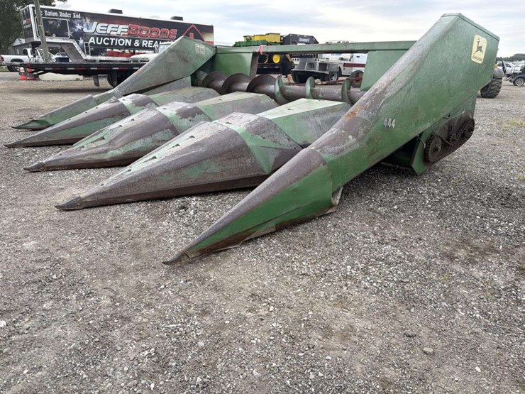 john-deere-444-image-2