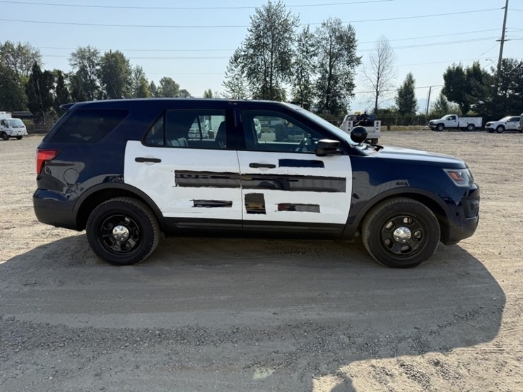 2017-ford-explorer-image-3