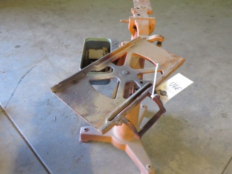 model-a-and-t-service-stand-image-3