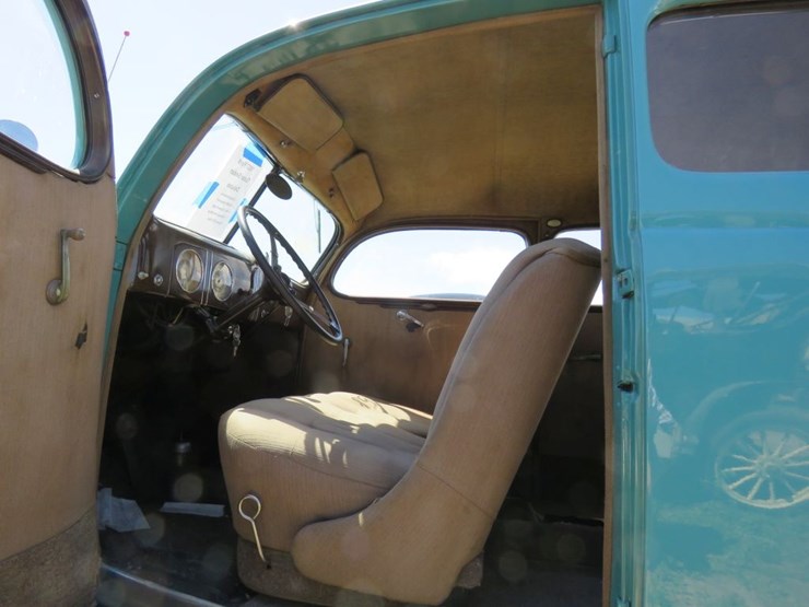 1937-ford-tudor-deluxe-sedan-image-21