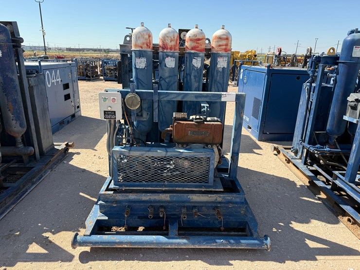 meyers-3-station-4-bottle-diesel-powered-accumulator-closing-unit,-skidded-image-1