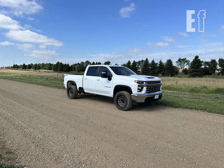 2021-chevrolet-silverado-2500hd-lt-image-2