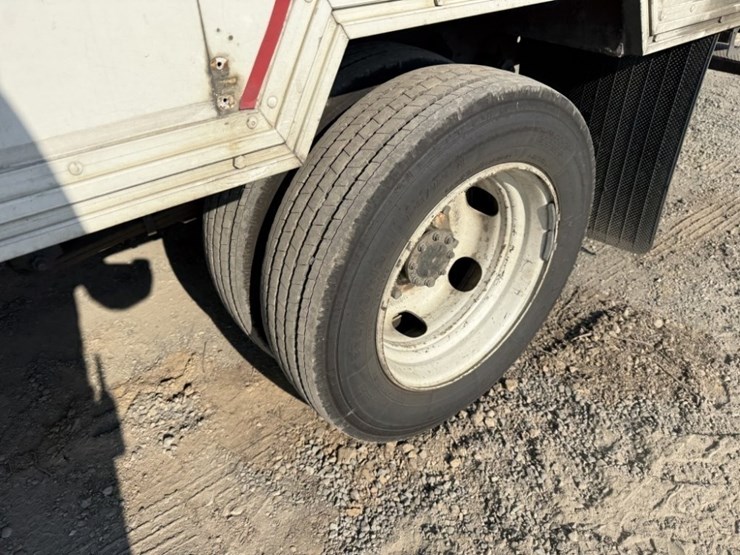 2007-gmc-w5500hd-image-12