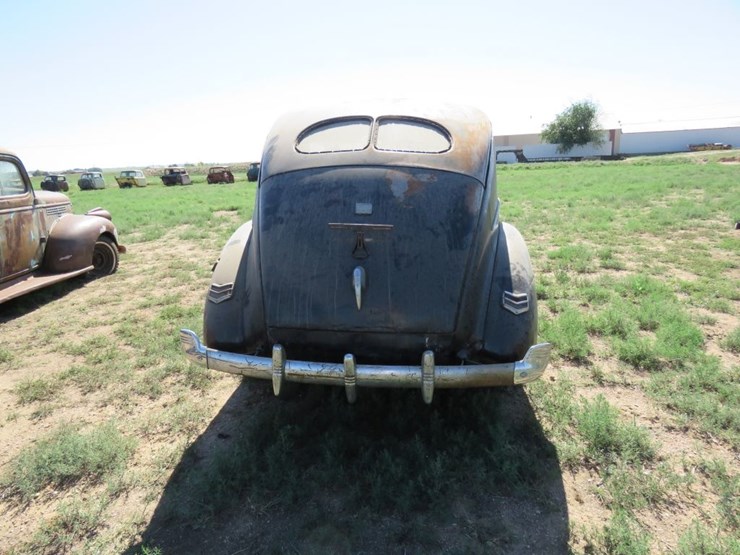 1940-ford-tudor-deluxe-sedan-image-5
