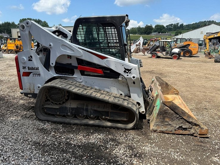 2022-bobcat-t770-image-5