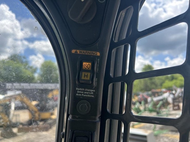 2022-bobcat-t770-image-15