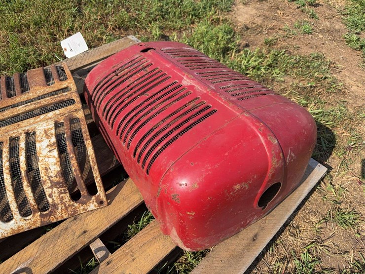 farmall-grilles-and-step-image-5