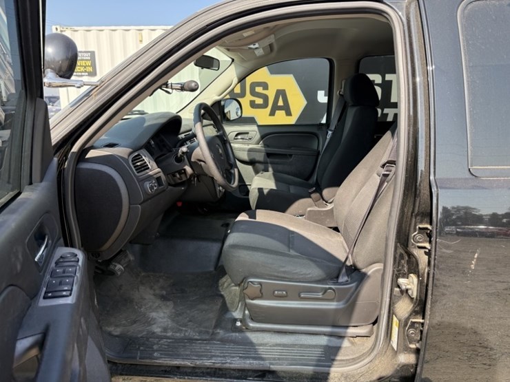 2013-chevrolet-tahoe-image-19