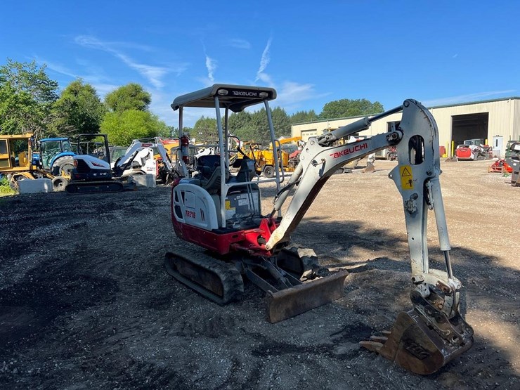 2017-takeuchi-tb216-image-8