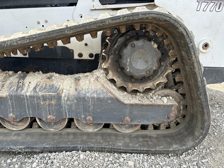 2022-bobcat-t770-image-25