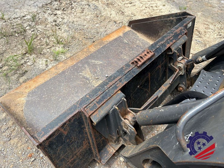 new-holland-c227-image-11