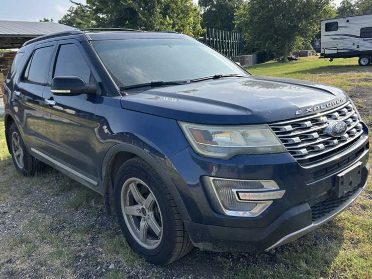 2016-ford-explorer-xlt-image-3