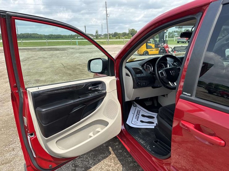 2012-dodge-grand-caravan-se-image-9