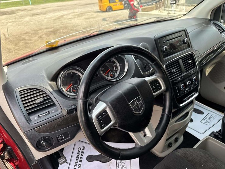 2012-dodge-grand-caravan-se-image-11