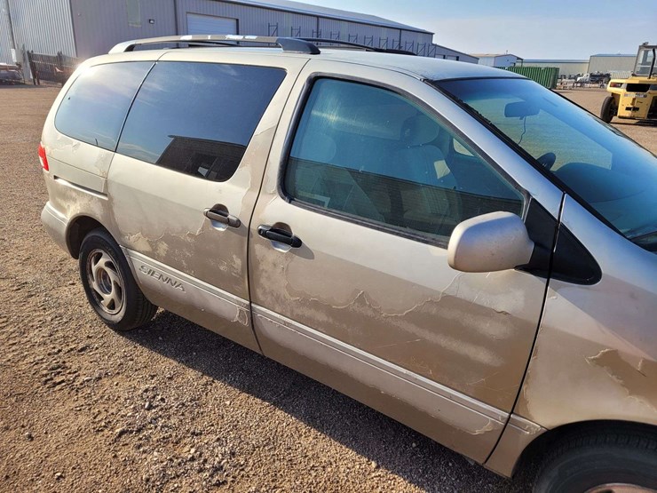 2003-toyota-sienna-image-6