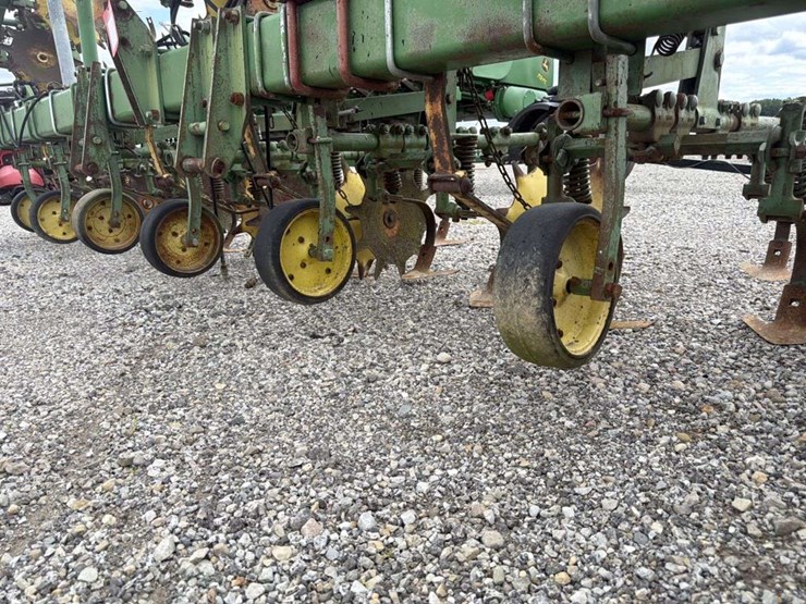 john-deere-16-image-10