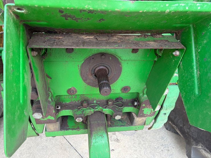 2017-john-deere-6215r-image-7
